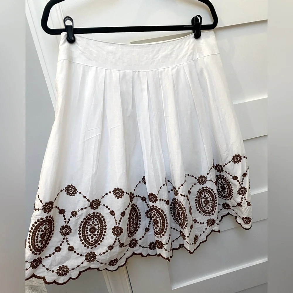 Metrowear white and brown eyelet embroidered mini skirt